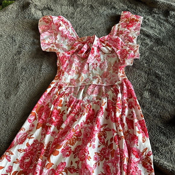 NWT dress with tie back closure and open back. Size L - Picture 4 of 5